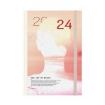 ΗΜΕΡΟΛΟΓΙΟ ΗΜΕΡΗΣΙΟ ΣΚΛΗΡΟ ΕΞΩΦΥΛΛΟ ΜΕ ΣΧΕΔΙΟ ΚΑΙ ΛΑΣΤΙΧΟ 2024 14X21 ΛΙΝΑΡΔΑΤΟΣ