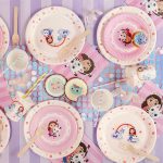 ΧΑΡΤΙΝΑ ΠΙΑΤΑ ΓΛΥΚΟΥ GABBY'S DOLLHOUSE MIX 18cm (6 ΤΕΜ) PARTYDECO